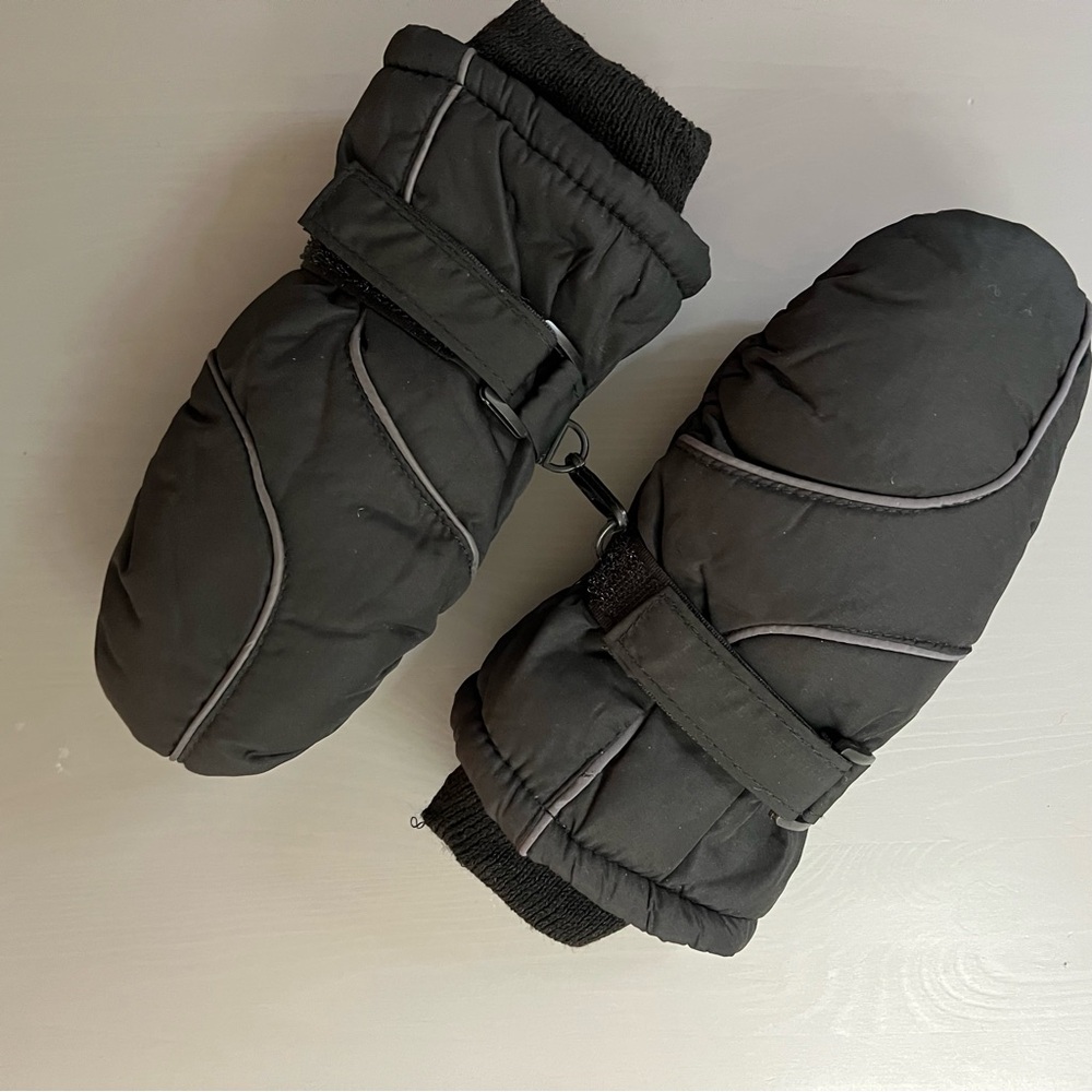 Toddlers Mittens Black Quilted
